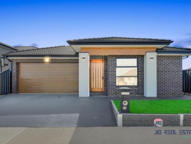 Luxury, Space & Modern Living in Orchard Green Available for Lease $500 pw