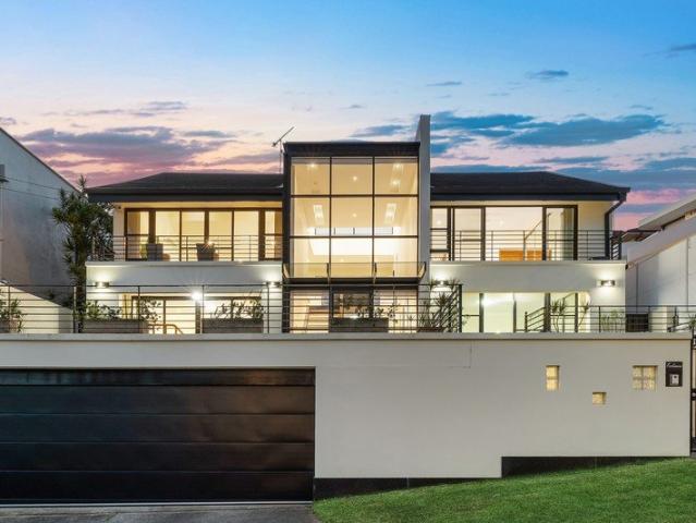 Luxury, Space & Serenity in a Blue Ribbon Chiswick Setting
