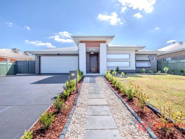 Luxury, Space & Style in a Quiet Southlakes Cul de sac!