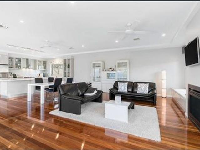 LUXURY SPACIOUS FAMILY HOME WITH POOL
