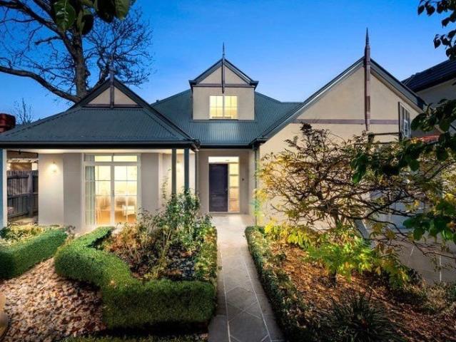 LUXURY SPACIOUS FAMILY HOME WITH POOL