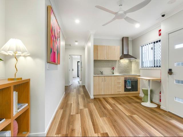 LUXURY STUDIO APARTMENT FURNITURE AND BILLS INCLUDED!