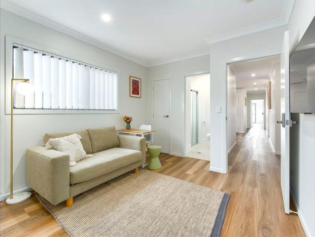 LUXURY STUDIO APARTMENT FURNITURE AND BILLS INCLUDED!