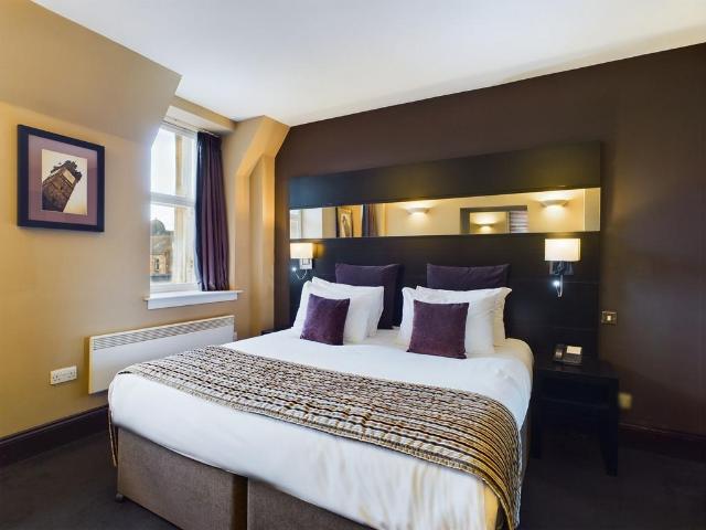 Luxury Studio Deluxe Fully Furnished Studio to rent £1,250 pcm £288 pw
