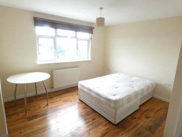 Luxury studio flat, High Street Barkingside, IG6