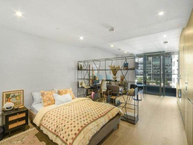 Luxury Studio + Third Space Gym C.Wharf included