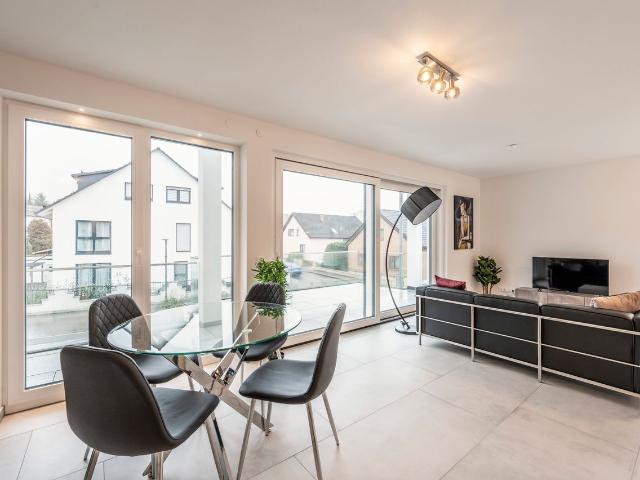 Luxury Studio USM Centre Böblingen I Fire Place I Terasse I Parken I Netflix, Boblingen Amsterdam Apartments for Rent
