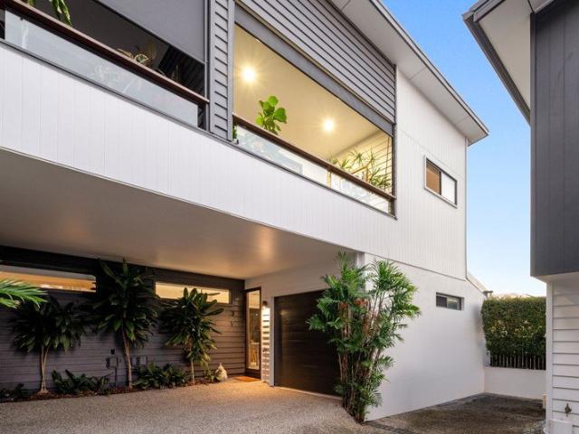 Luxury Parkside Townhome, Expansive Courtyard