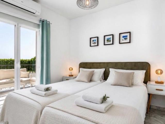 Luxury Penthouse Near Golf – Private Rooftop Terra