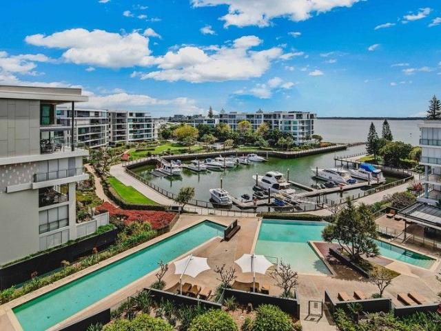 LUXURY PENTHOUSE NORTH FACING WITH MARINA BERTH AND STUNNING VIEWS