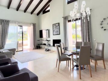 Luxury penthouse for rent in Benahavís, Spain