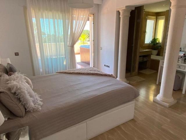Luxury penthouse for rent in The Golden Mile, Spain
