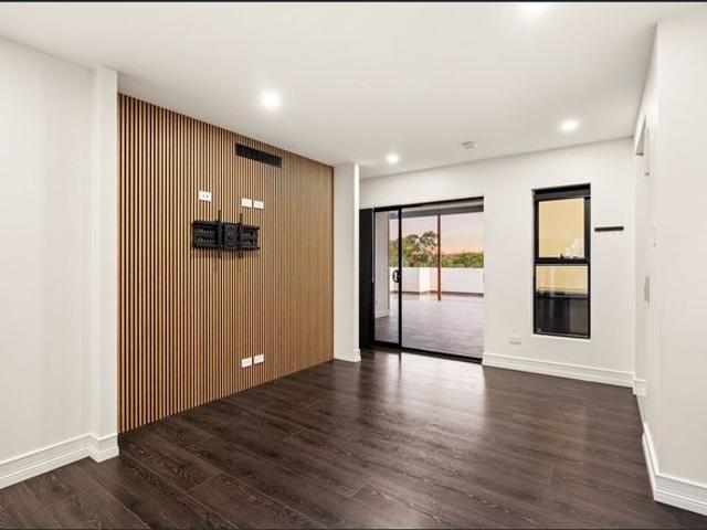 Luxury Penthouse in Greenslopes, Pool Maintenance Included