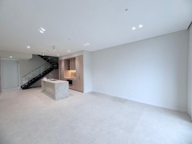 Luxury Penthouse Living Expansive Views & Walk to Station