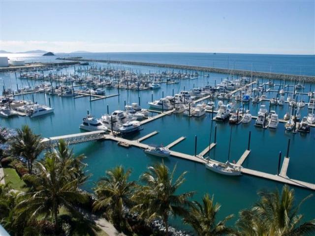 LUXURY PENTHOUSE STUNNING OCEAN, BEACH AND MARINA VIEWS