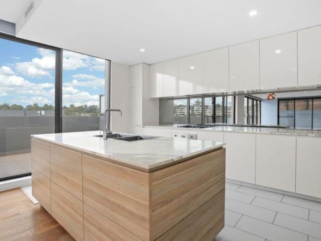 Luxury Penthouse with 100sqm Entertainer's Terrace