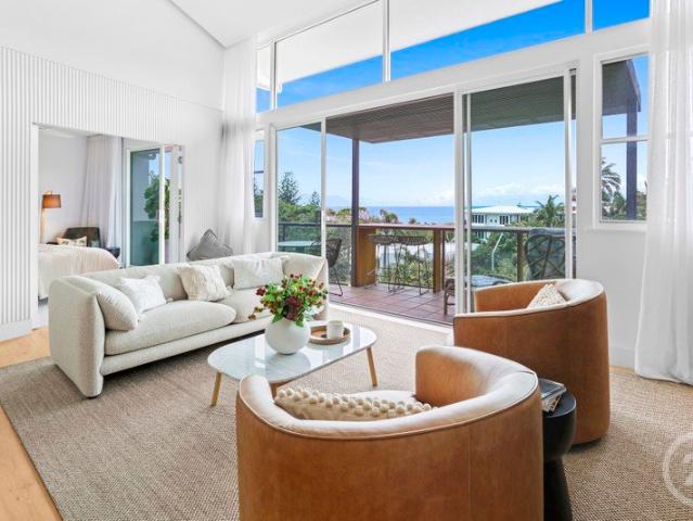 Luxury Penthouse With Sweeping Views Across the Ocean