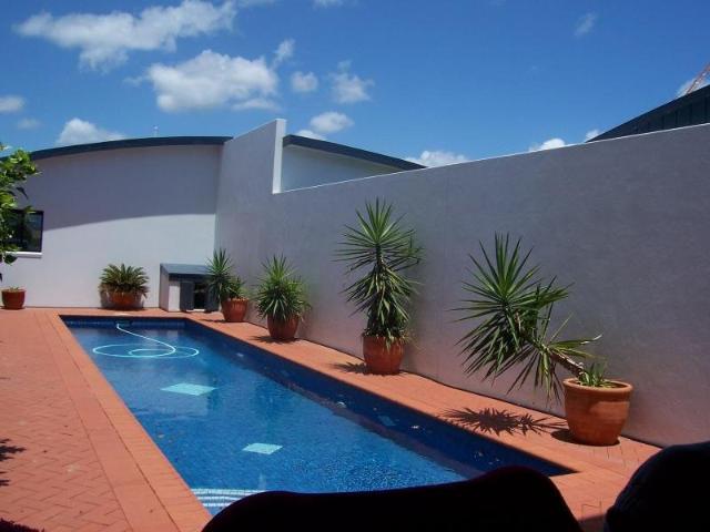 LUXURY PRIVATE BEACHFRONT PROPERTY POPULAR MACKAY HARBOUR