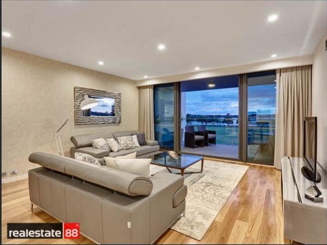 LUXURY PROPERTY WITH SENSATIONAL VIEWS!