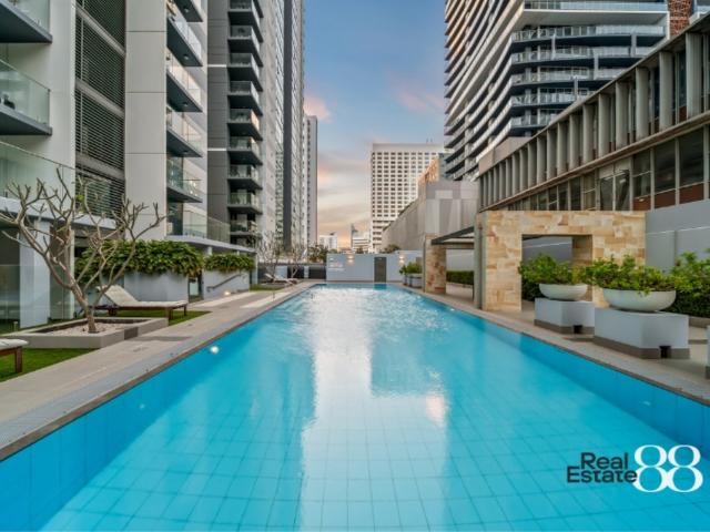 LUXURY PROPERTY WITH SENSATIONAL VIEWS!