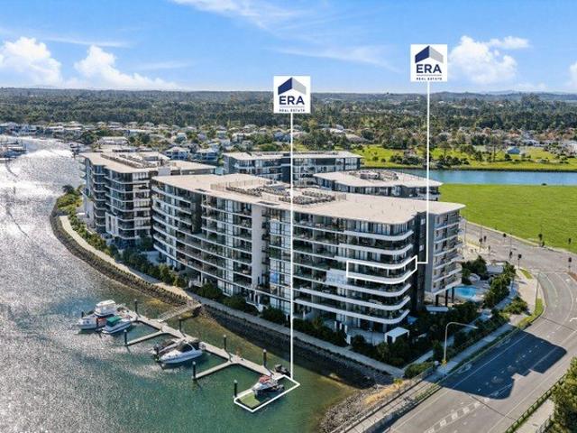 Luxury & Rare Corner Res 144m2 with Wrap around Balcony & large 15 metre Marina Berth + * Boat + Massive Storage for Boat Equipment Fully Furnished