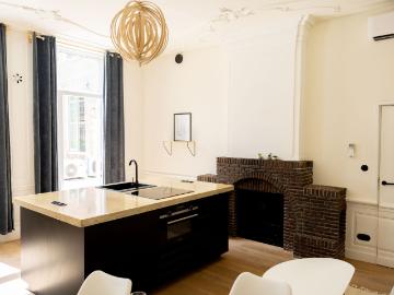 LUXURY RENOVATED APARTMENT IN DELFT