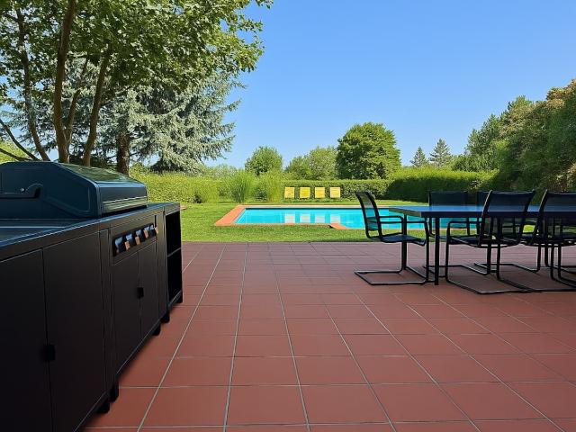 Luxury renovated house with pool, garden and AC on the Vienna border