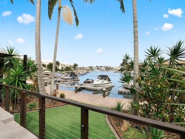 Luxury Renovated Waterfront Residence inclusive of Pontoon