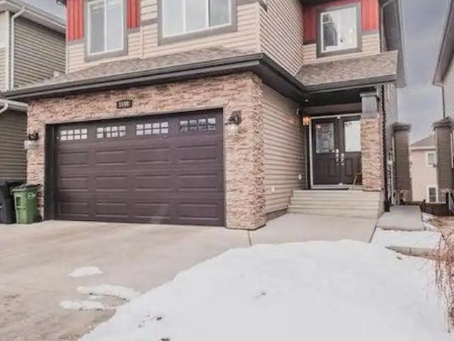 Luxury Rental Home in Charlesworth Perfect for Families! — 4 Bedrooms+ Den House