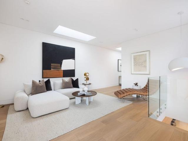 Luxury residence in waterside location with lift access & 10 car basement parking