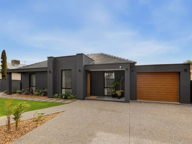 Luxury residence with Dual living