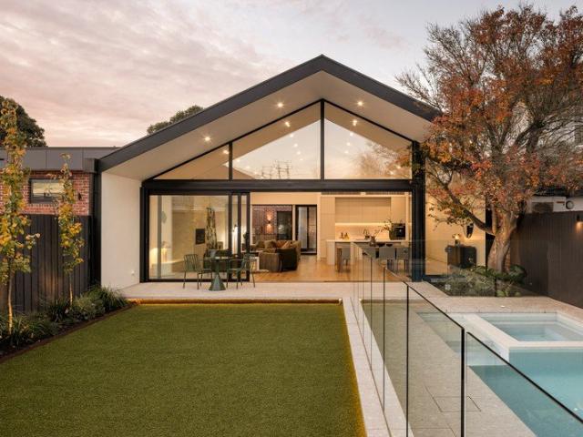 Luxury Residence With Exceptional Indoor Outdoor Living