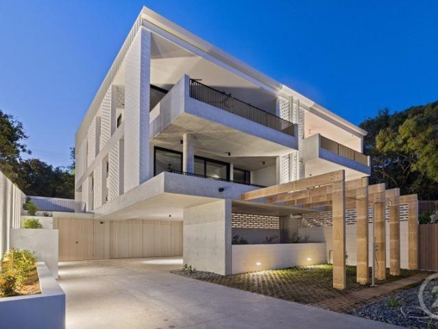 Luxury Residence With Stunning Ocean Views