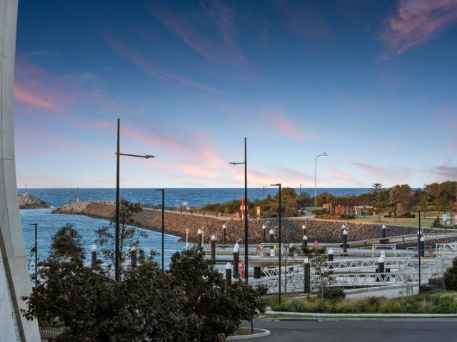 Luxury Residences in the Heart of Shell Cove Marina