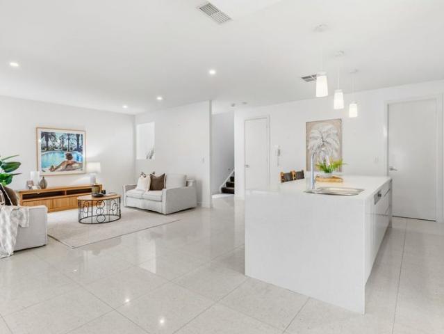 Luxury Resort Style Living in Exclusive Hope Island Resort