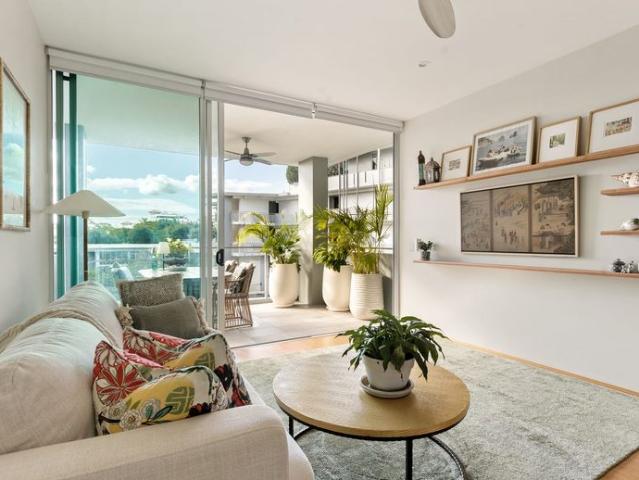 Luxury Resort Style Living in One of Newstead's Premier Addresses Fully Furnished!