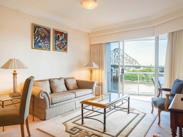 Luxury Riverfront Living in Brisbane's CBD – Fully Furnished Apartment with Premium Facilities