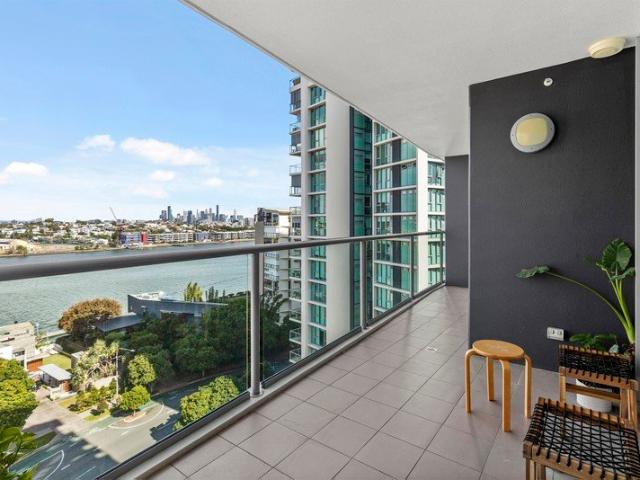 Luxury Riverside Living with Sweeping Views in the Heart of Hamilton