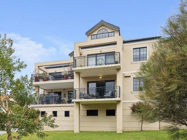 Luxury Riverside Living at Claisebrook Inlet Space, Serenity & City Convenience