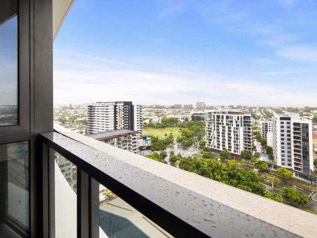 Luxury Riverside Living in Rivello Hamilton 1 Bedroom Apartment with Breathtaking Views