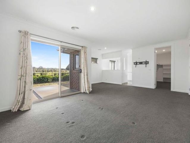 Luxury Rural Living with Agistment Potential