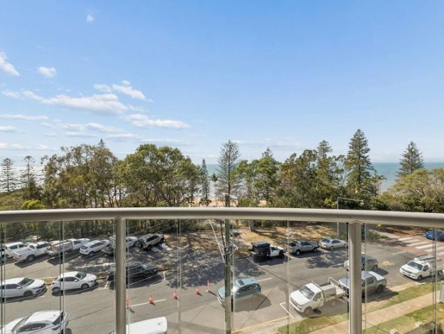 Luxury Waterfront 3 Bedroom Apartment