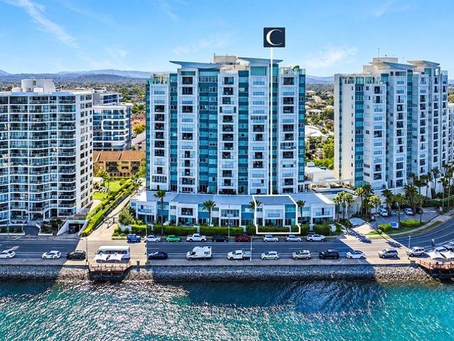 Luxury Waterfront Villa with Uninterrupted Broadwater Views!