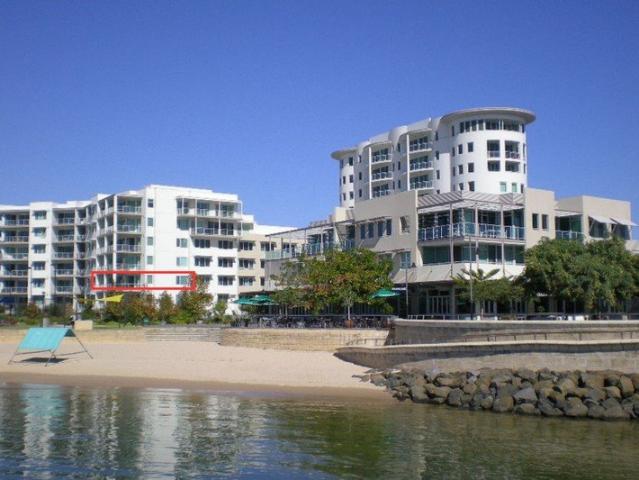 Luxury Waterfront Apartment with Panoramic Koombana Bay Views