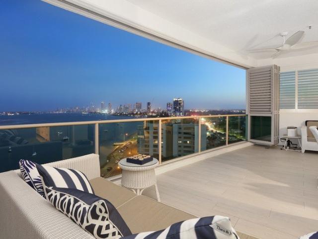 Spectacular Waterfront Apartment with Sparkling City Views