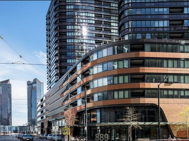 LUXURY WATERFRONT APARTMENTS