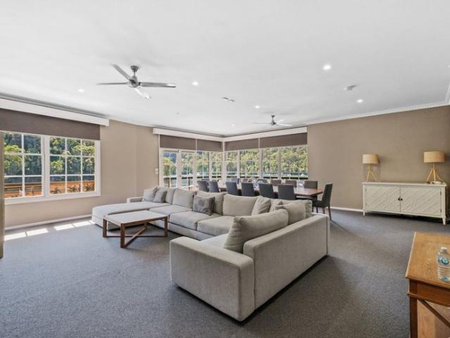 Luxury Waterfront Lifestyle – Fully Furnished Penthouse Living
