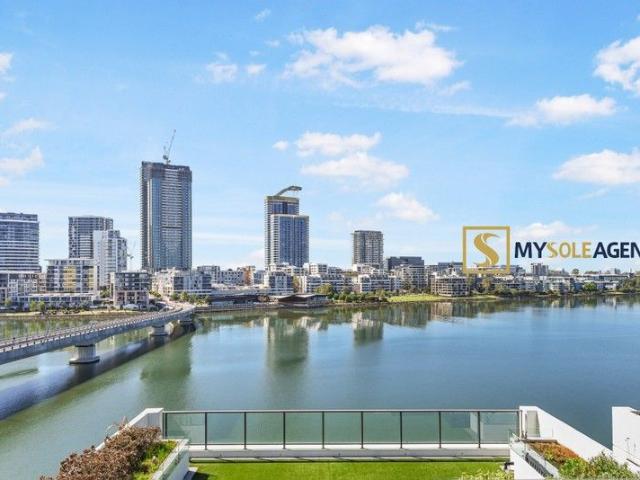 Luxury Waterfront Lifestyle | North East Facing Corner Residence with Uninterrupted Views