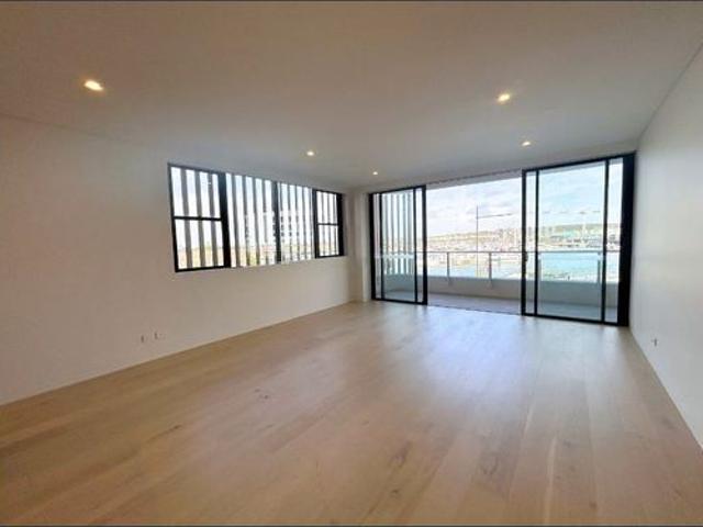 Luxury Waterfront Living at Ancora