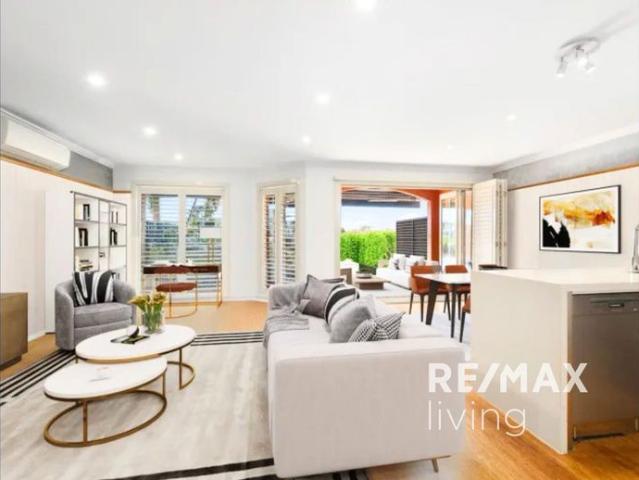 Luxury Waterfront Living in Hope Island Long Term Lease Available